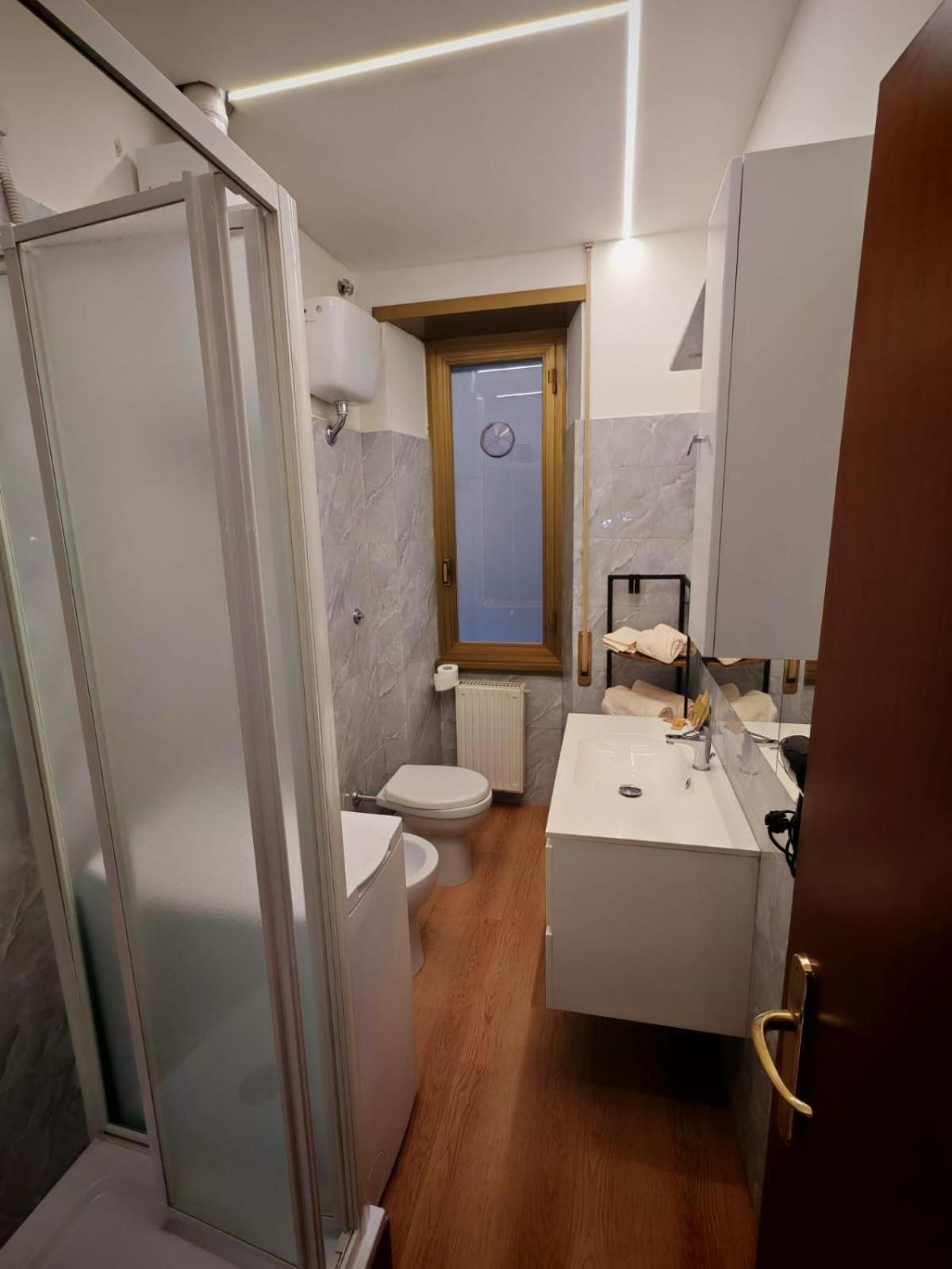 Casa Con Idromassaggio Metro C Alessandrino - San Giovanni E Trenino Laziali-termini -betti House