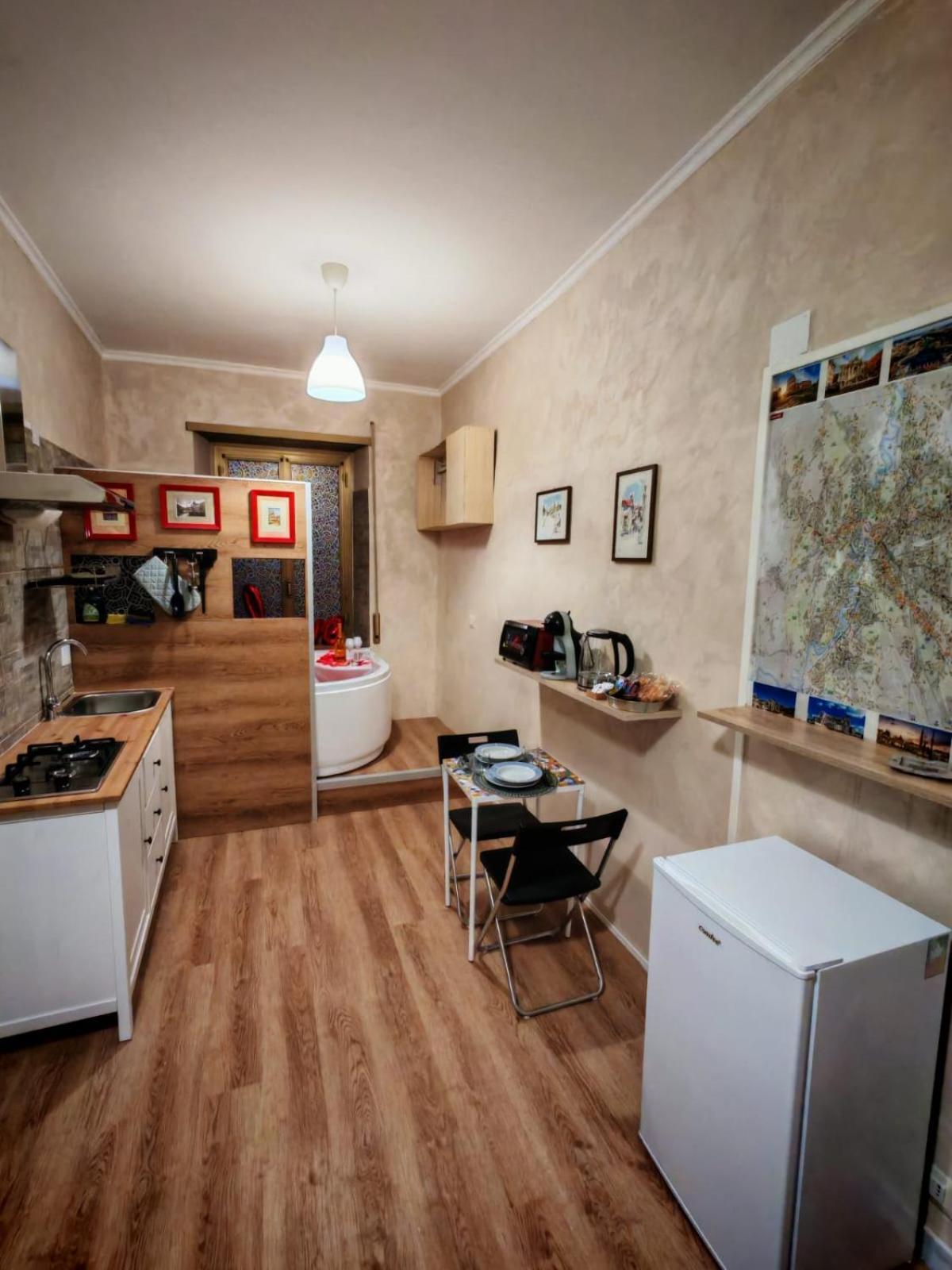 Apartment Casa Con Idromassaggio Metro C Alessandrino - San Giovanni E Trenino Laziali-termini -betti House